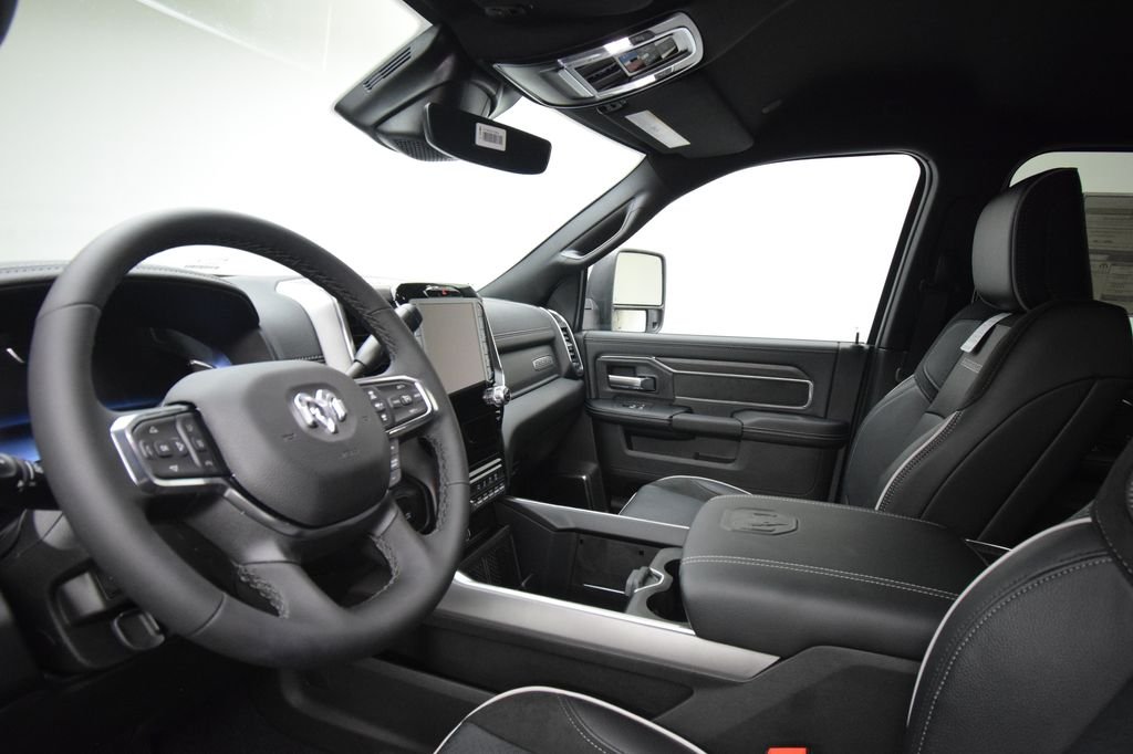 New 2026 Diamond Black Crystal Pearl-Coat Exterior Paint RAM Laramie image 36