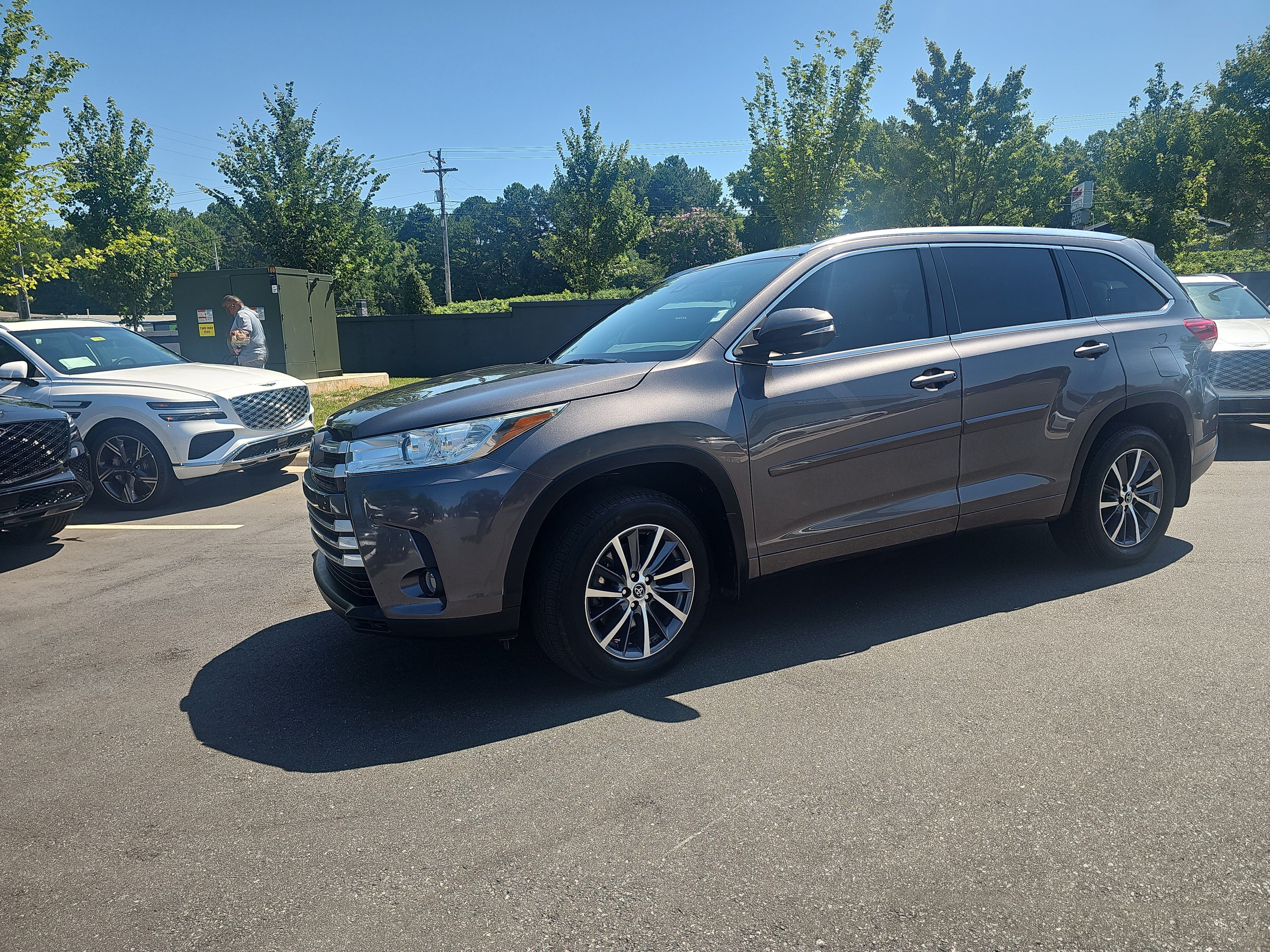 Used 2018 Predawn Gray Mica Toyota XLE image 1