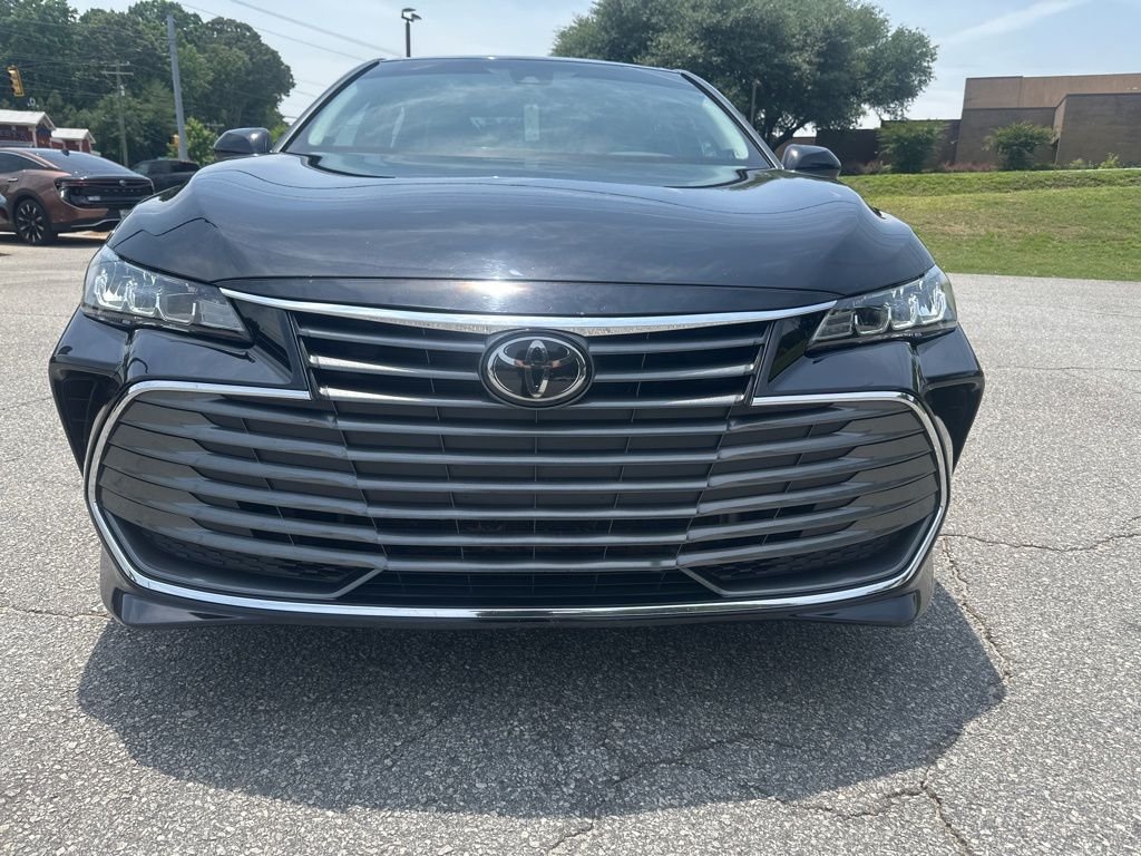 Used 2019 Midnight Black Metallic Toyota XLE image 2