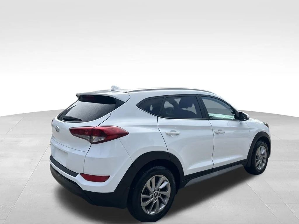 Used 2018 White Hyundai SEL Plus image 5