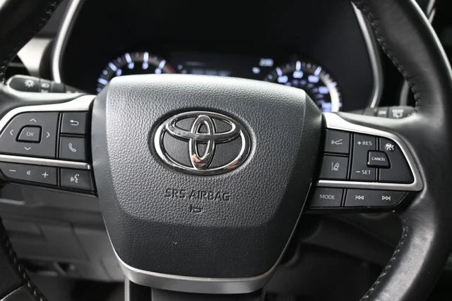 Used 2023 Black Toyota XLE image 18