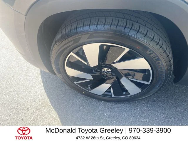 Used 2024 Gray Volkswagen 2.0T SE w/Technology image 10