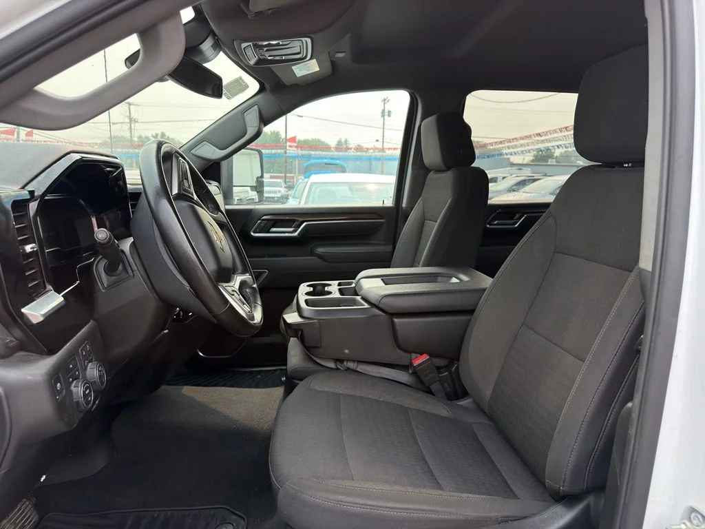 Used 2025 White Chevrolet LT image 2