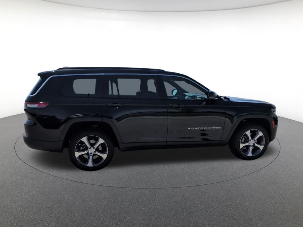 New 2026 Diamond Black Crystal Pearlcoat Jeep Limited image 6