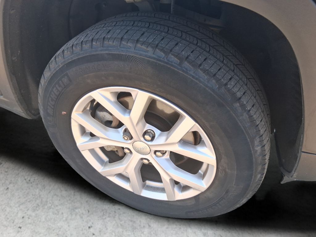 Used 2022 Gray Jeep Limited image 39