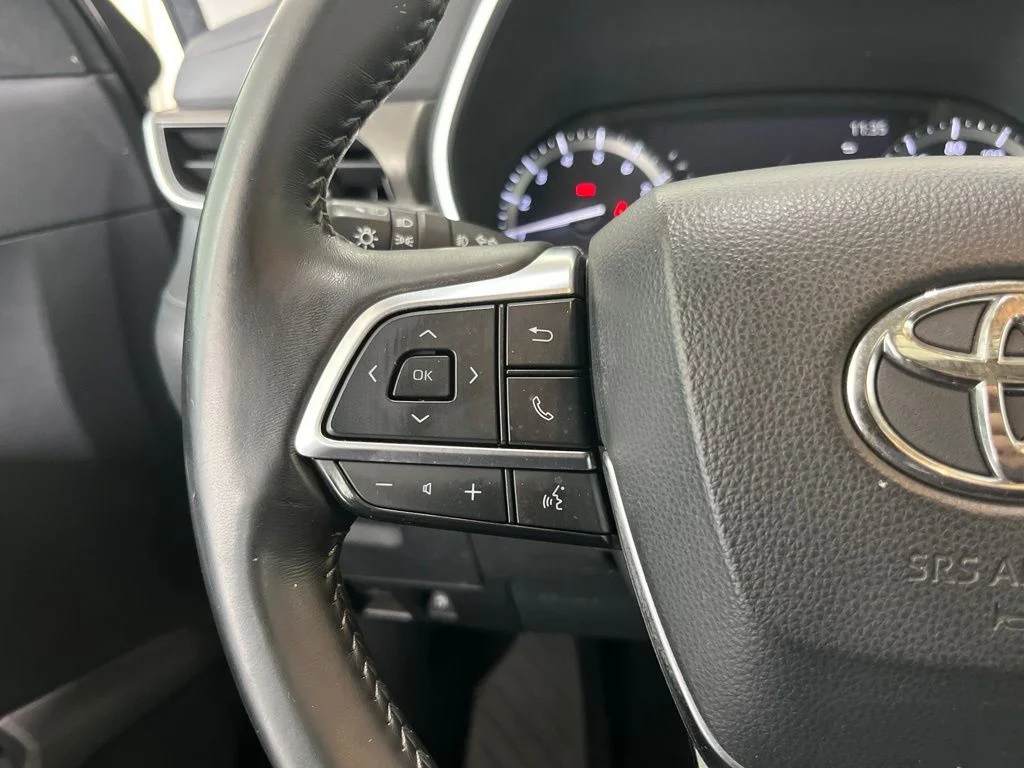 Used 2020 Gray Toyota XLE image 7