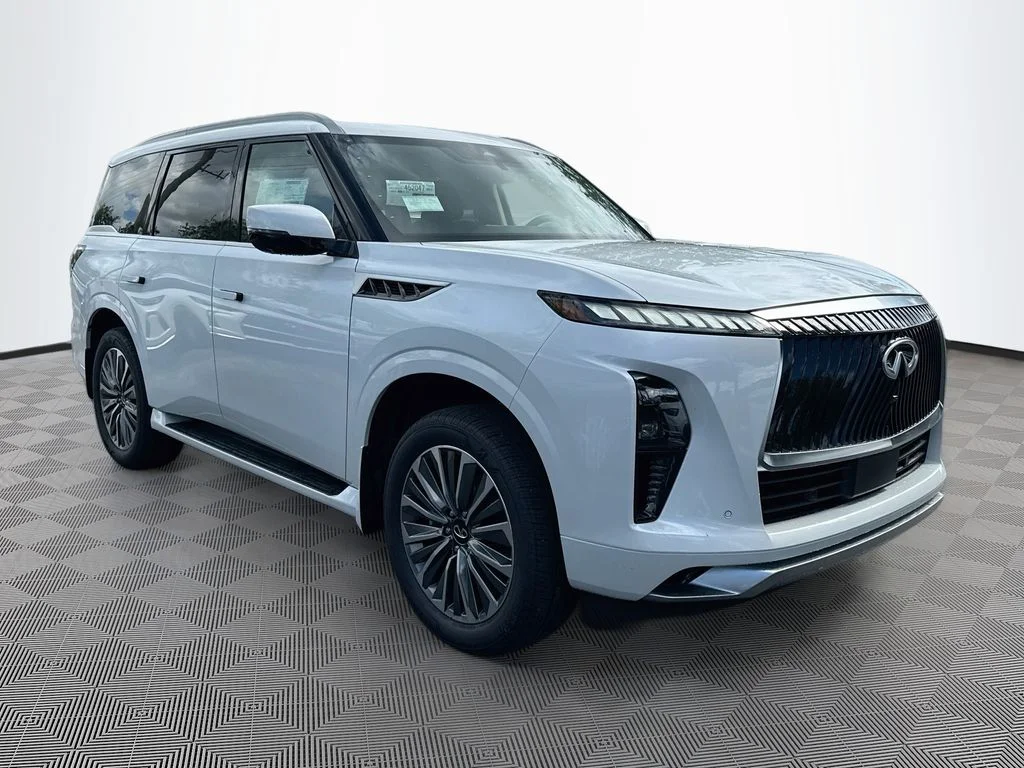New 2027 RADIANT WHITE INFINITI Luxe 4WD image 3