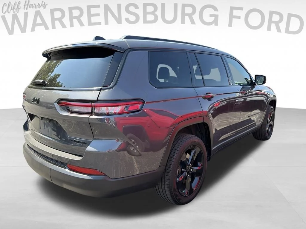 Used 2024 Metallic Jeep Limited image 7
