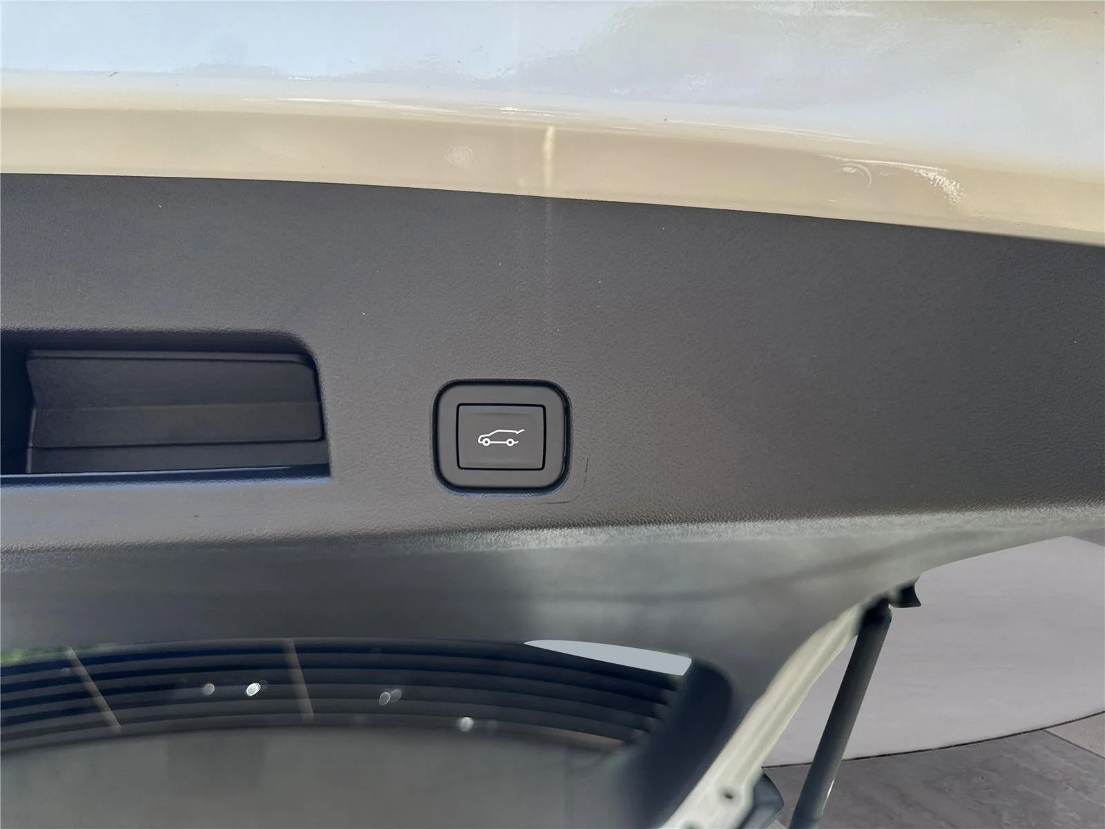 New 2026 Summit White GMC Elevation image 35