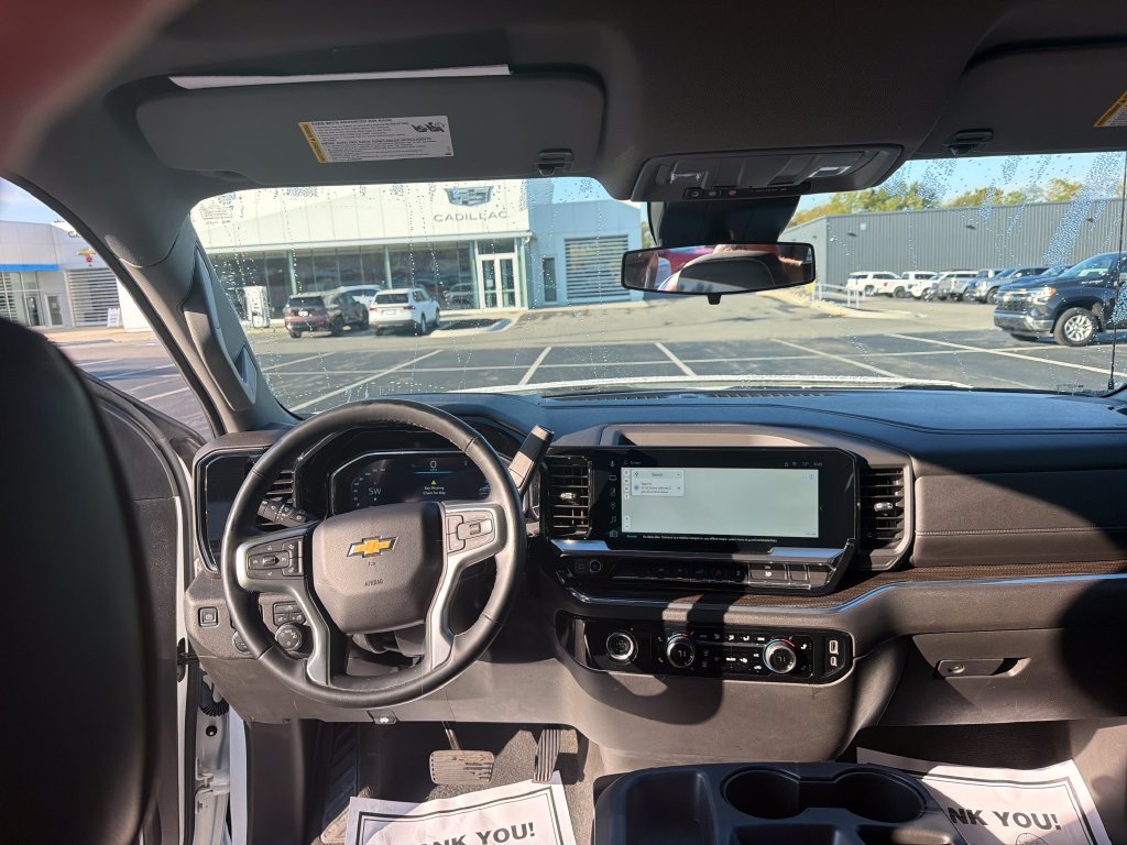 Used 2023 White Chevrolet LT image 17