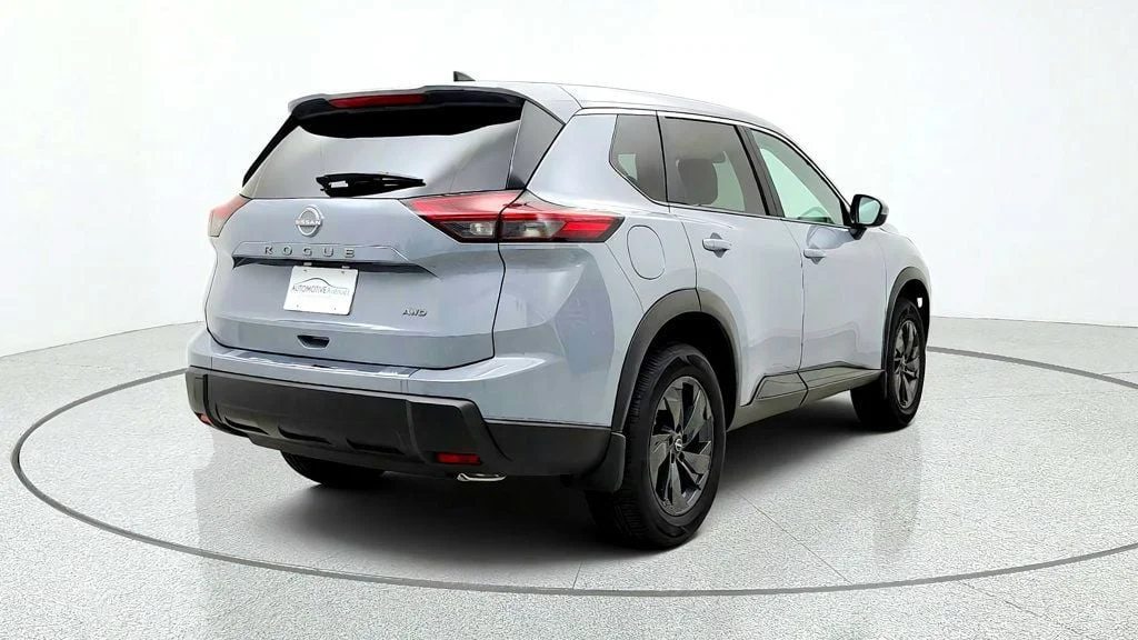 Used 2026 Boulder Gray Pearl Nissan 2026.5 AWD SV image 5