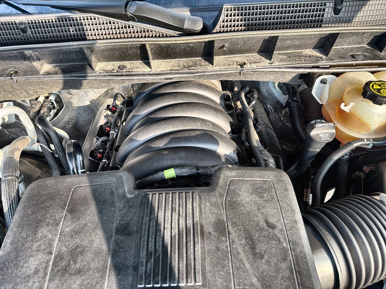 Used 2021 SUMMIT WHITE GMC Elevation image 25