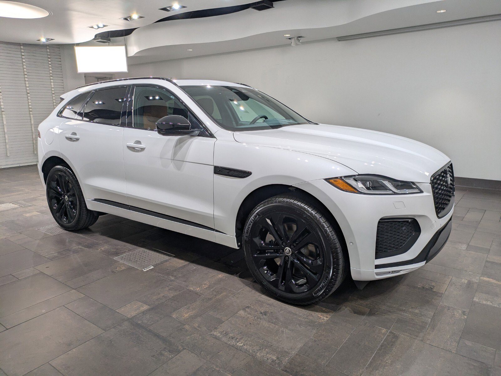 2026 Jaguar F-Pace R-Dynamic S - Photo 28