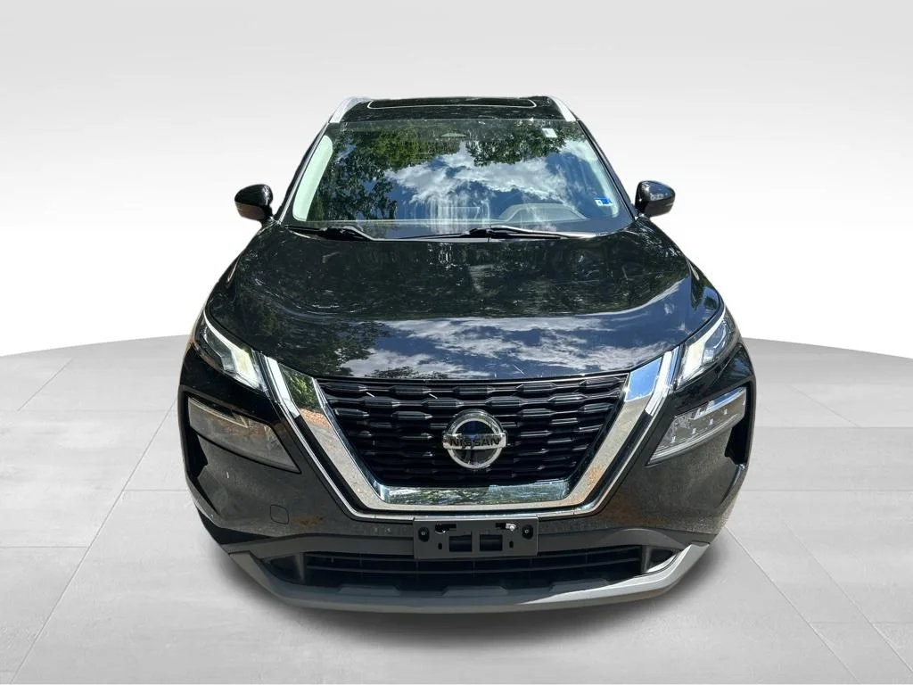 Used 2021 Black Nissan SV image 9