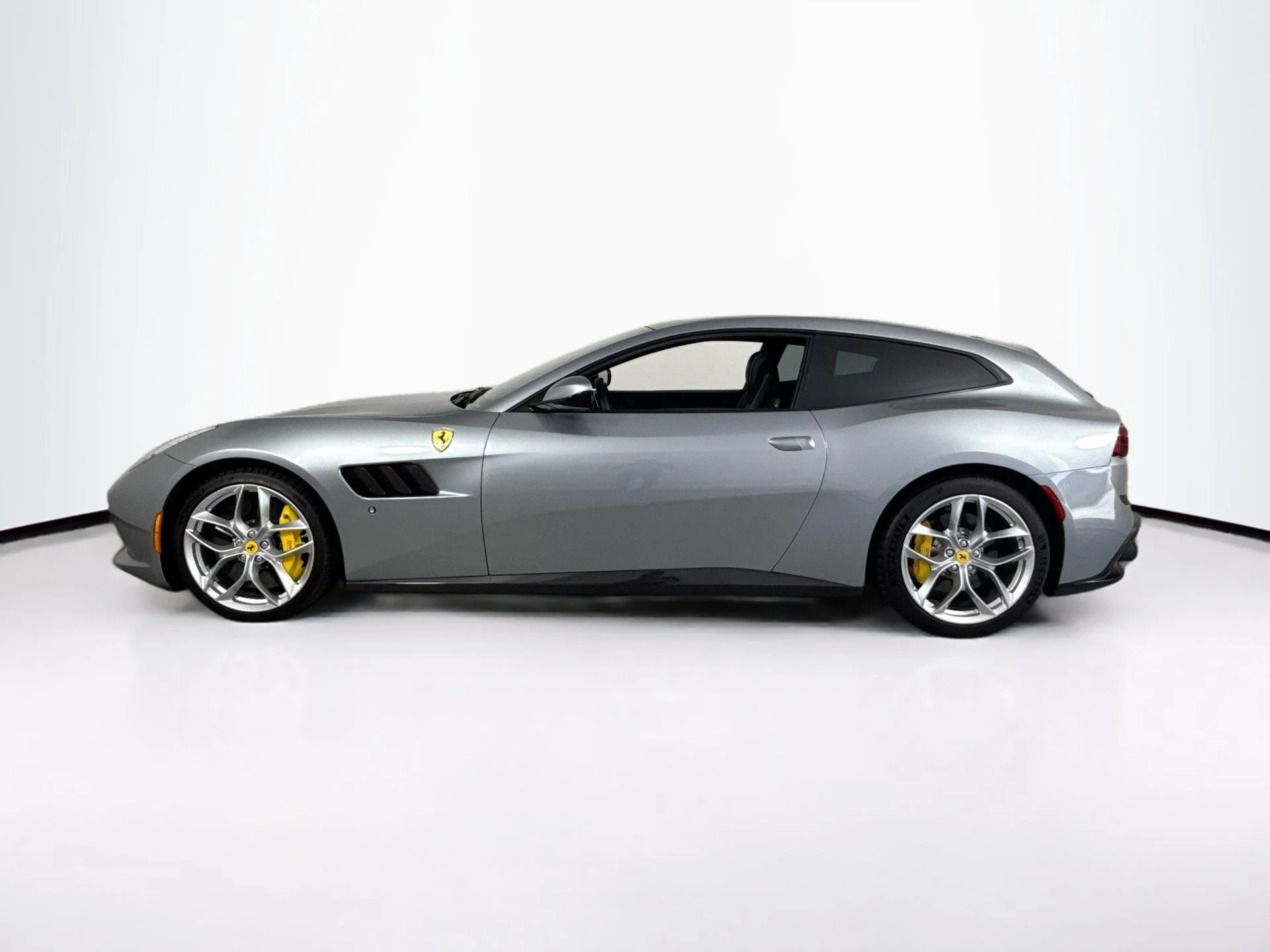 2019 Ferrari GTC4Lusso Base - Photo 4