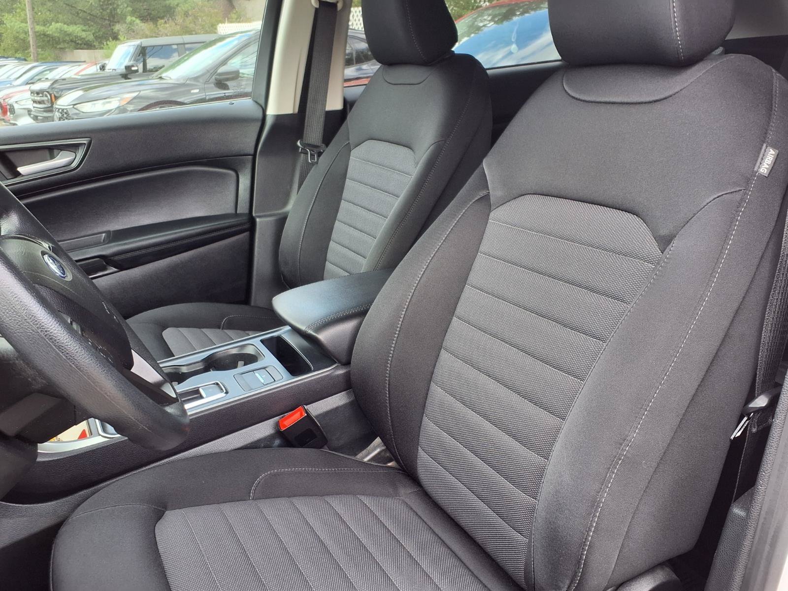 Certified Used 2023 Oxford White Ford SE image 2