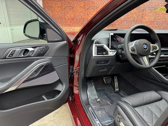 Used 2026 Red BMW xDrive40i image 9