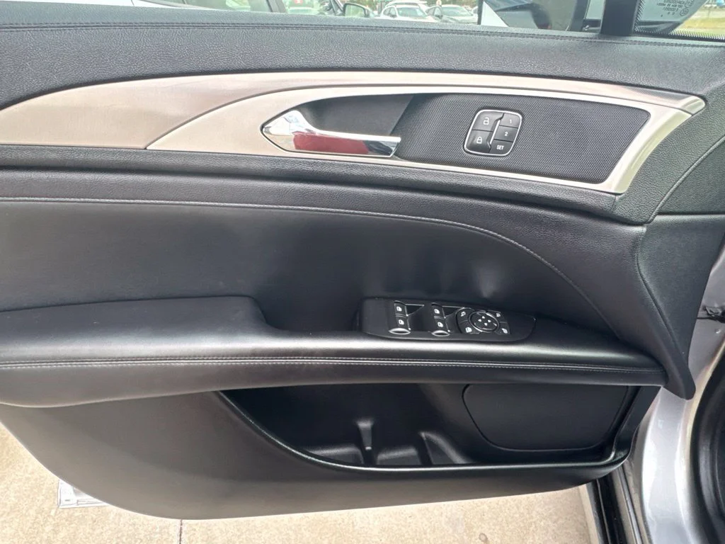 Used 2020 Silver Lincoln Standard image 14
