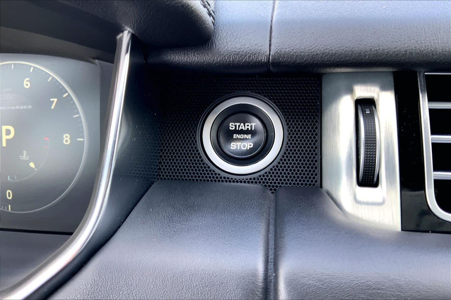 Used 2017 Silicon Silver Metallic Land Rover  image 33