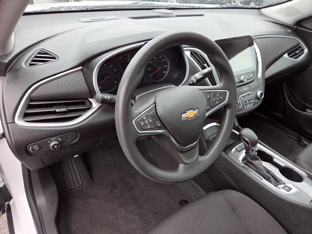 Used 2024 White Chevrolet LT image 18