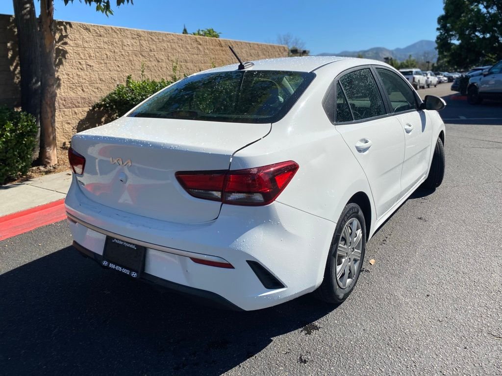 Used 2022 White Kia S image 7