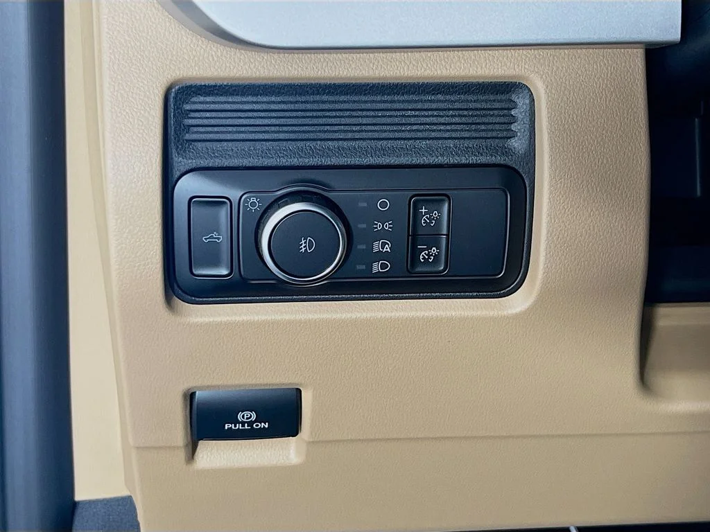 New 2026 Marsh Gray Ford XLT image 18