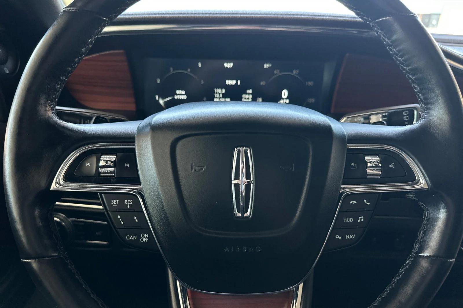 Used 2021 White Lincoln Reserve image 24