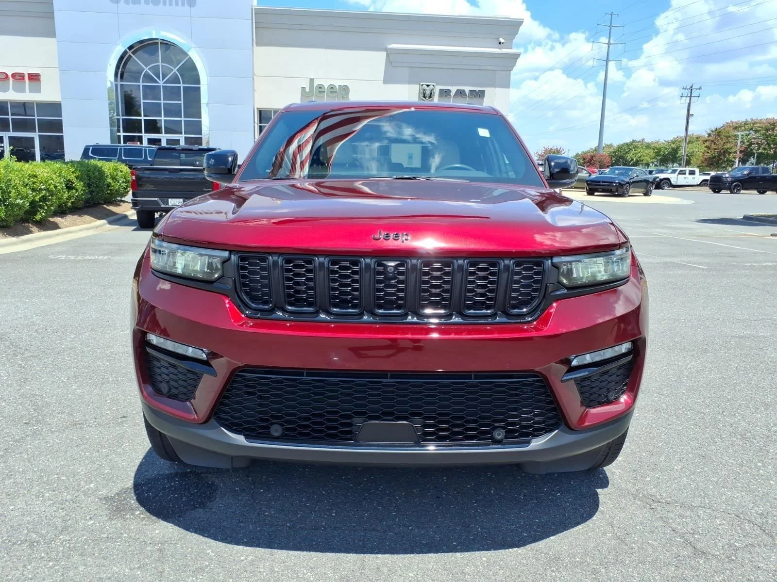 Used 2023 Velvet Red Pearlcoat Jeep Limited image 14