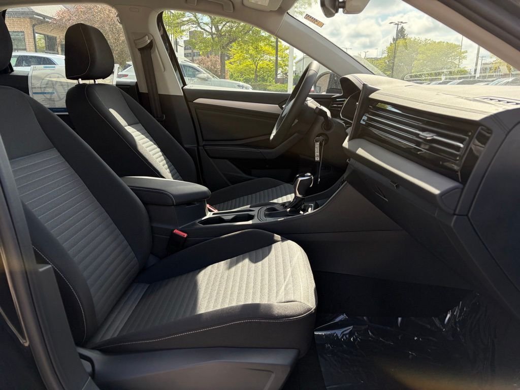 New 2026 Deep Black Pearl Volkswagen 1.5T S image 10