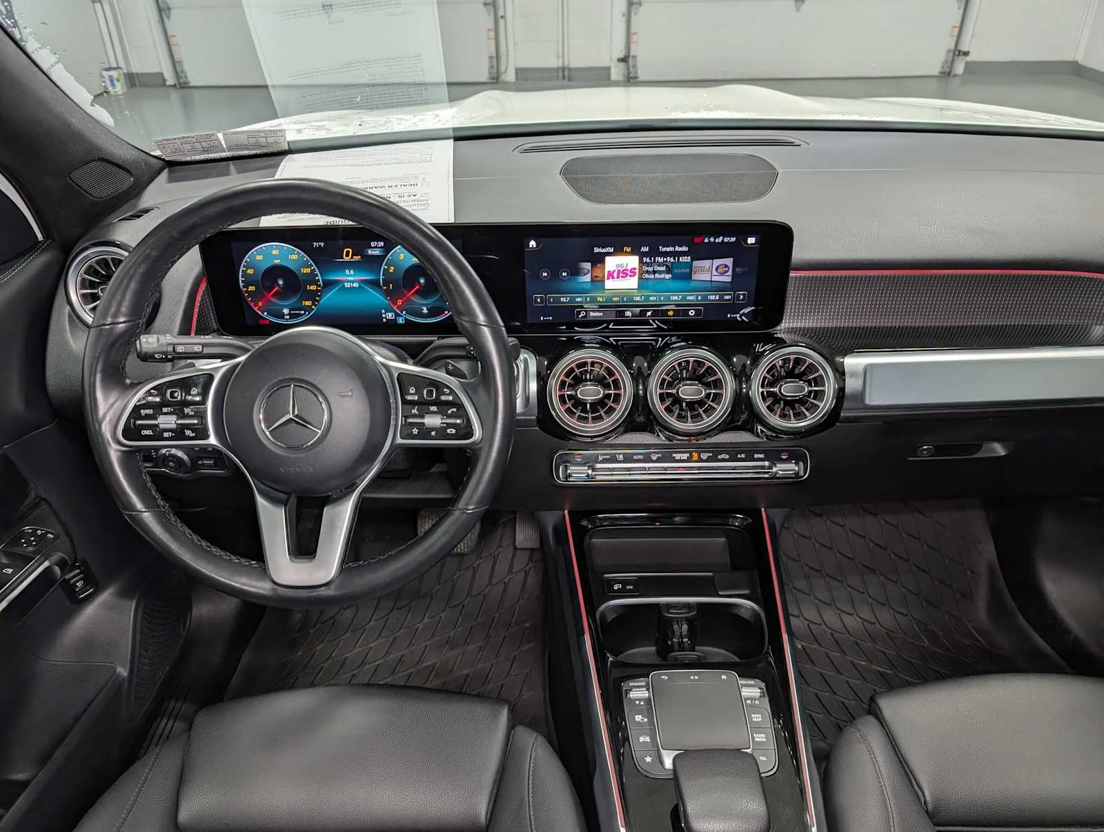 Used 2022 Polar White Mercedes-Benz GLB 250 image 18