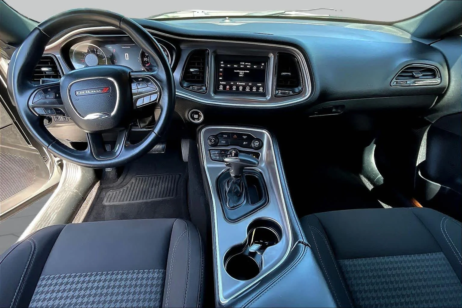 Used 2019 White Knuckle Clearcoat Dodge SXT image 15