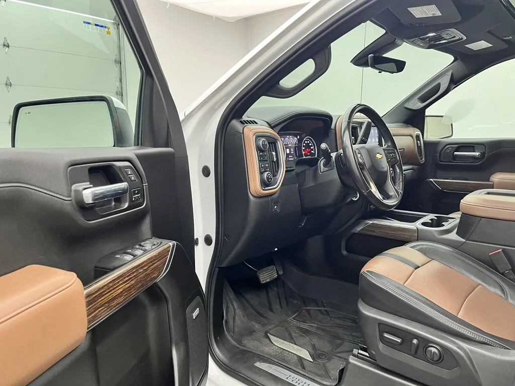 Used 2022 Beige Chevrolet High Country image 17