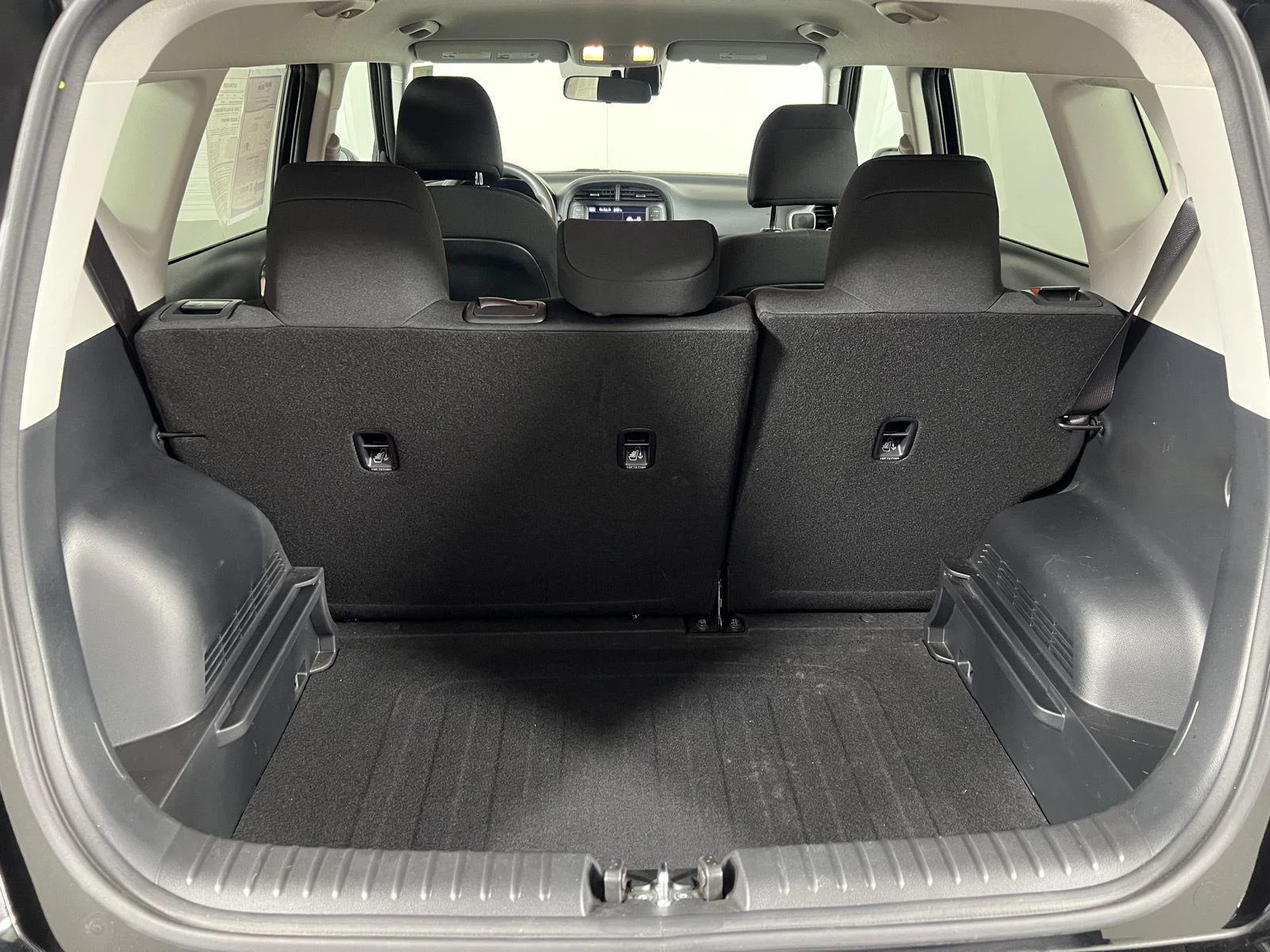 Used 2023 Fusion Black Kia LX image 18