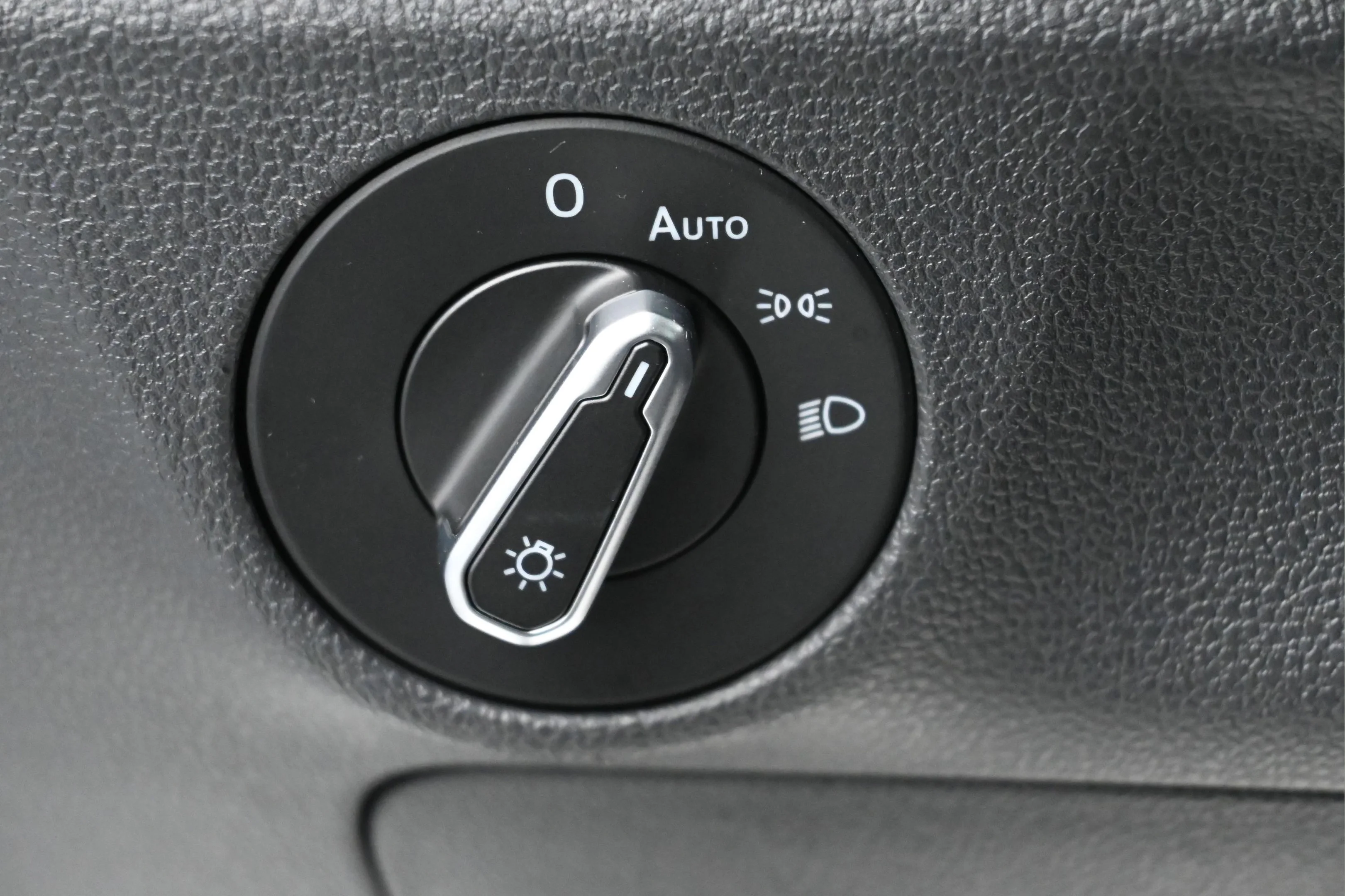 Used 2025 White Volkswagen Sport image 18