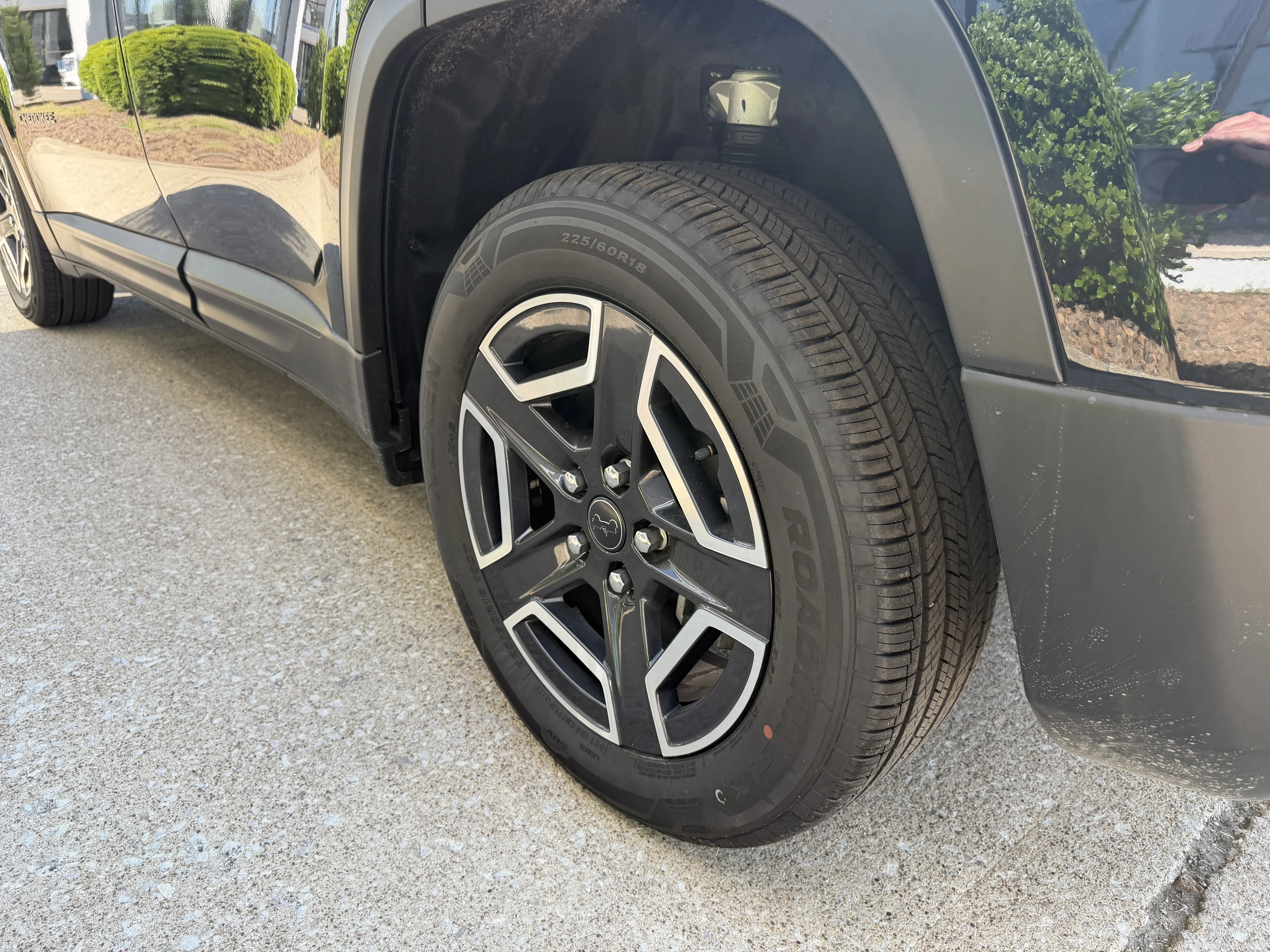 New 2026 Diamond Black Crystal Pearlcoat Jeep Laredo image 14
