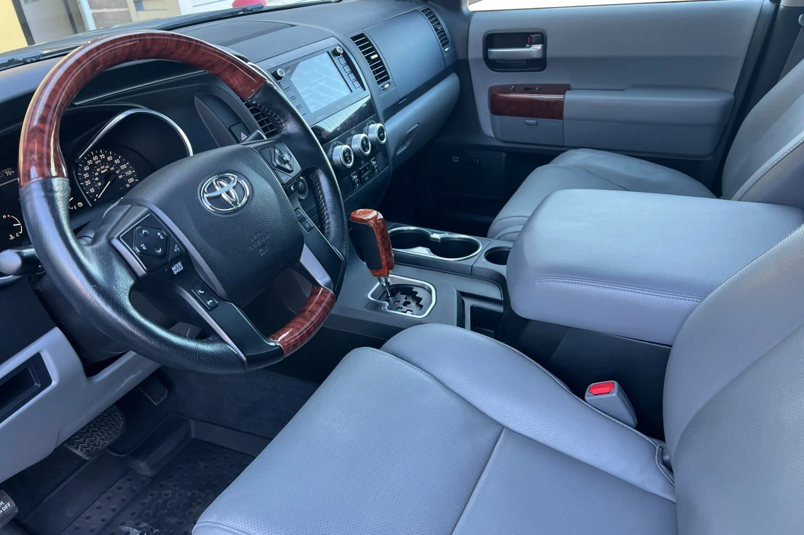Used 2022 Magnetic Gray Metallic Toyota Platinum image 9