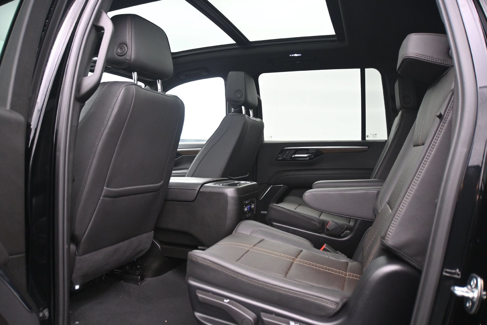 Used 2025 Black Chevrolet High Country image 21