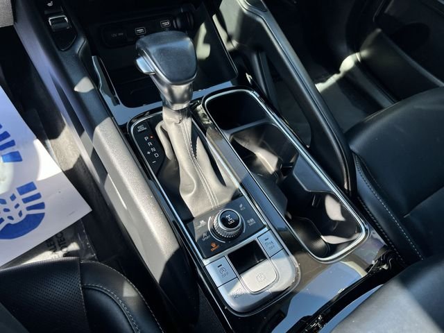Used 2022 White Kia S image 24