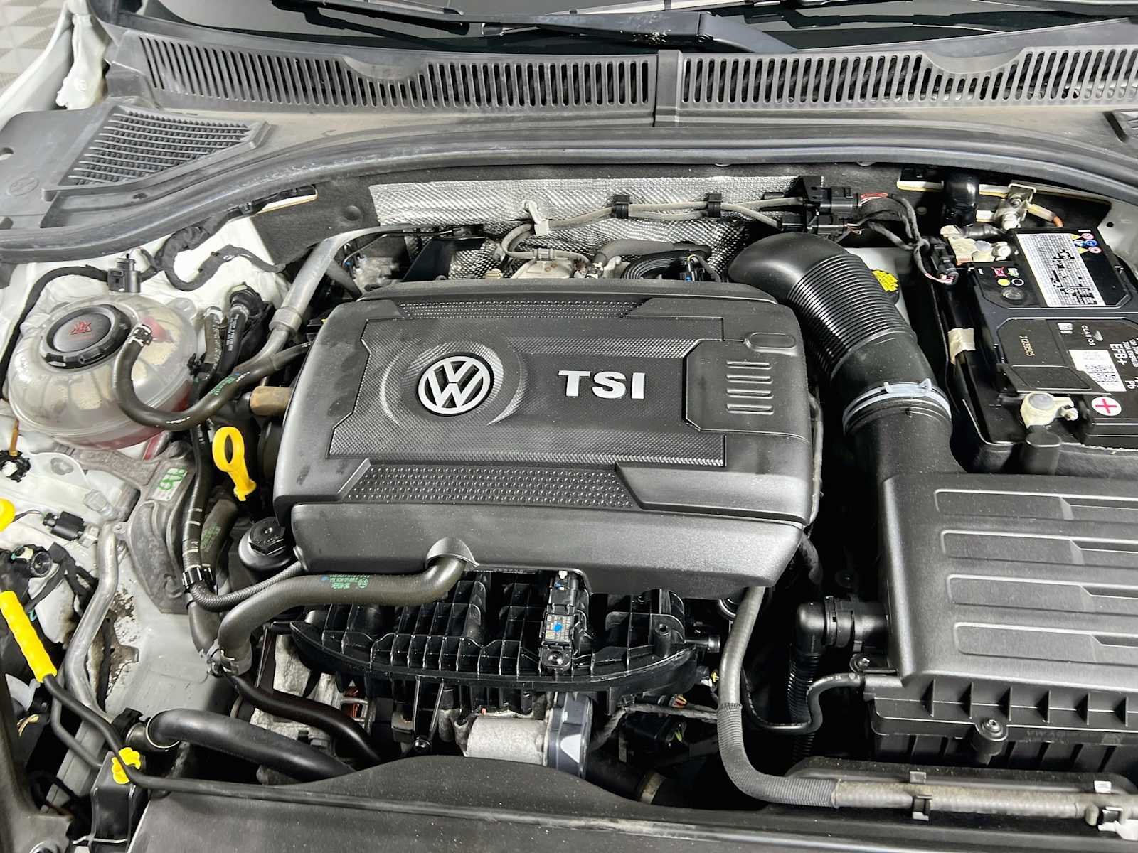 Used 2020 Pure White Volkswagen S image 30