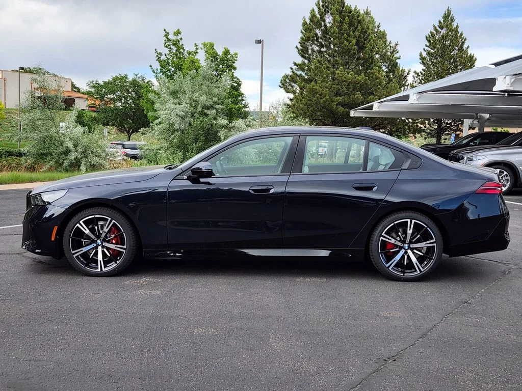 New 2027 Carbon Black Metallic BMW 530i xDrive image 2