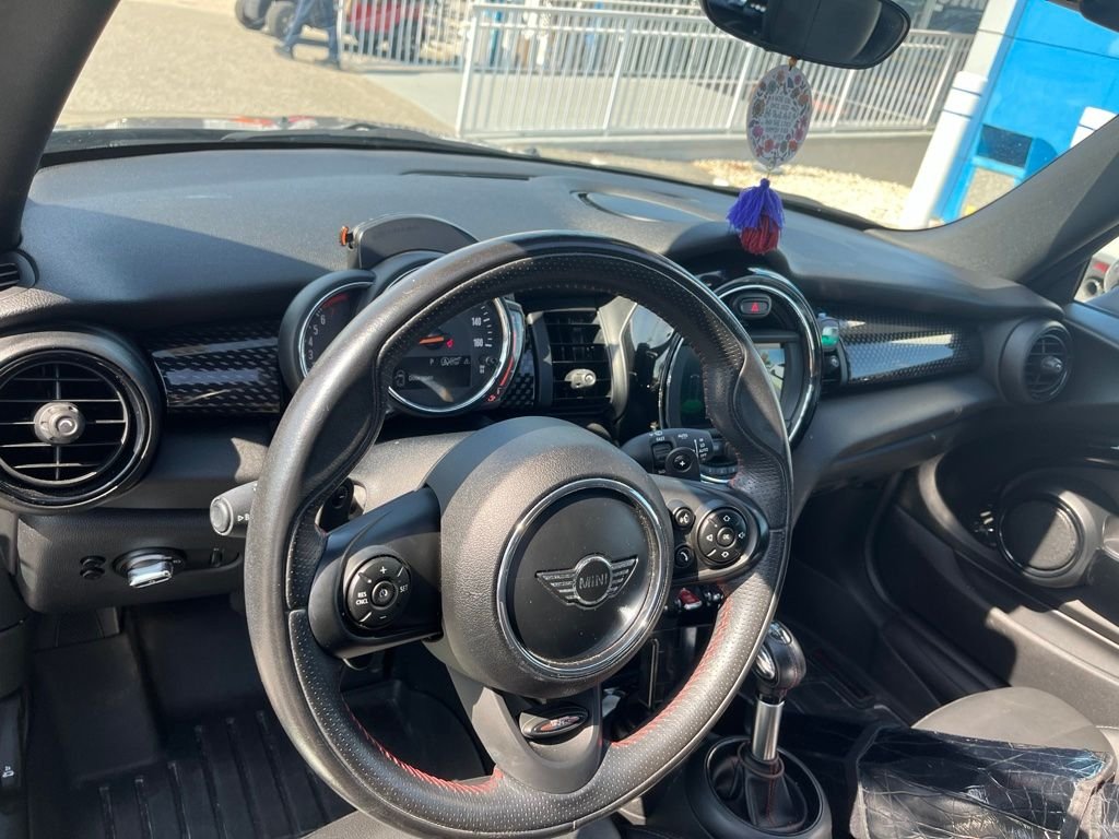 Used 2019 Gray MINI Signature image 12