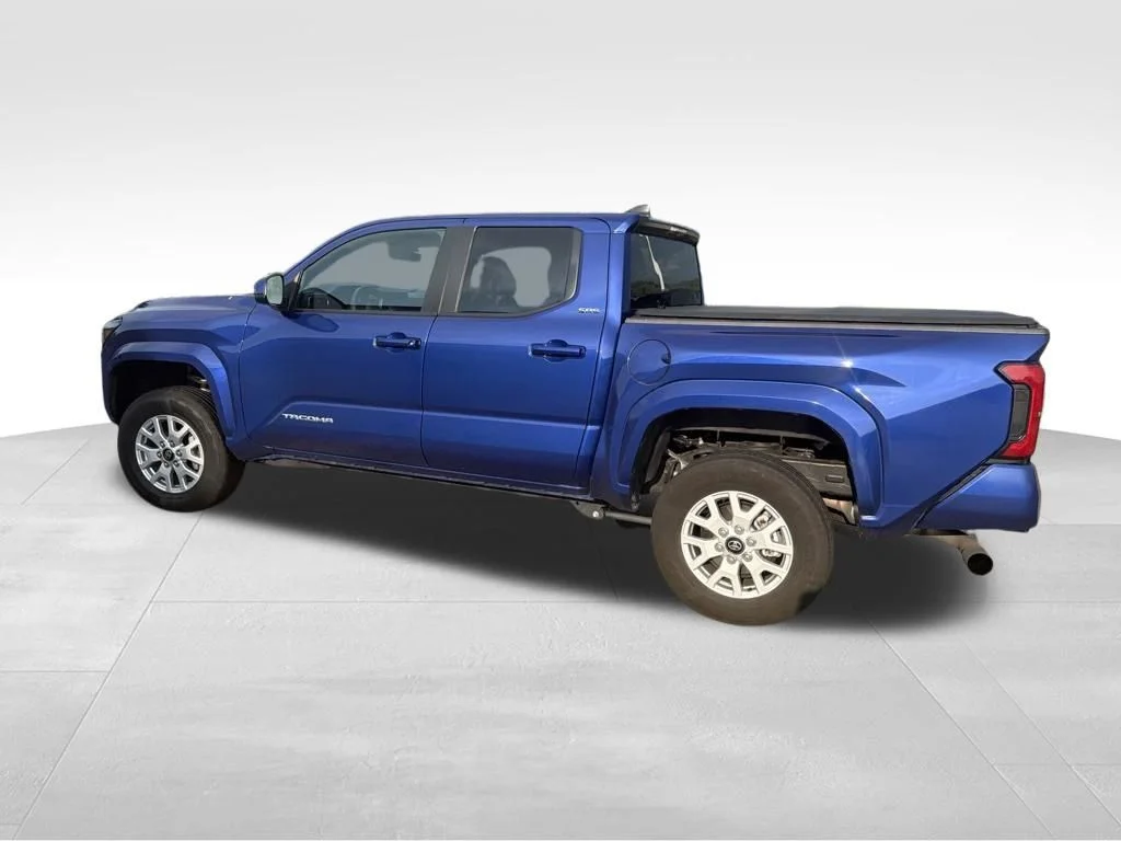 Used 2025 Blue Toyota SR5 image 13