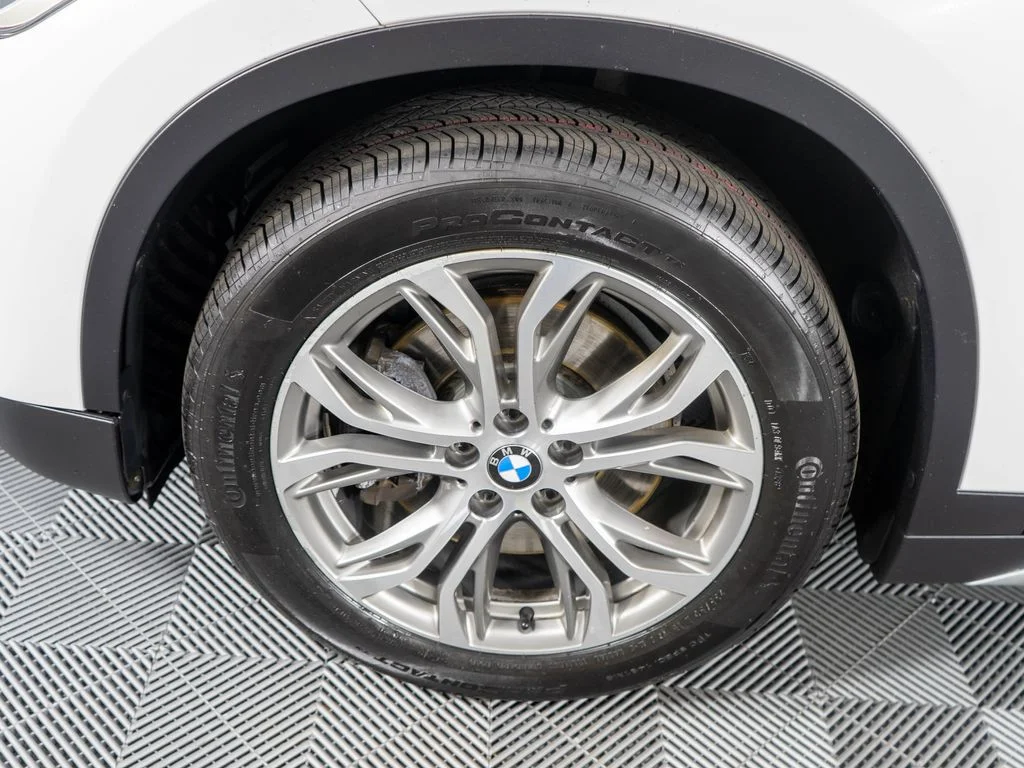 Used 2017 White BMW xDrive28i image 26