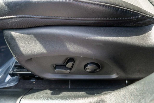 Used 2023 White Jeep Latitude image 20