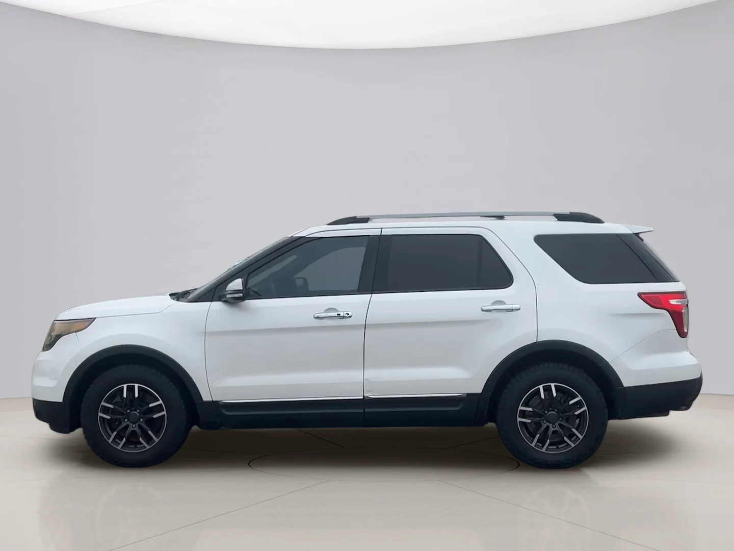 Used 2014 White Ford LIMITED image 3