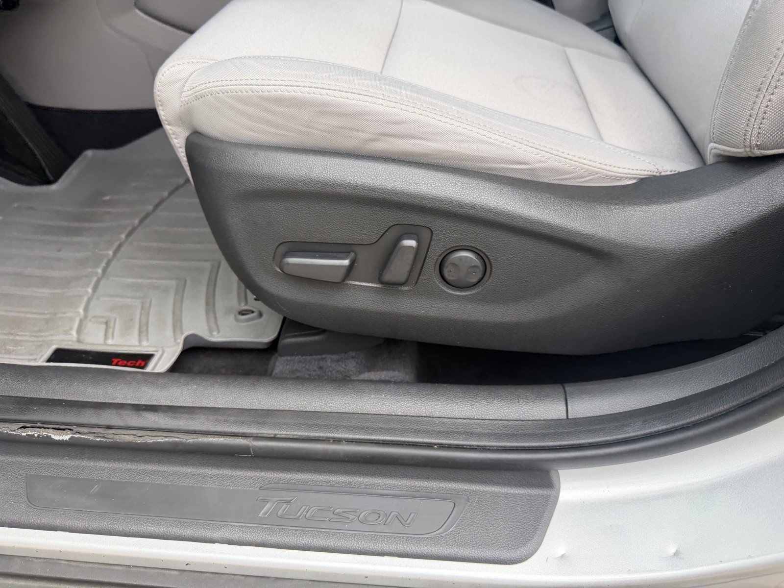Used 2018 Molten Silver Hyundai SEL image 22