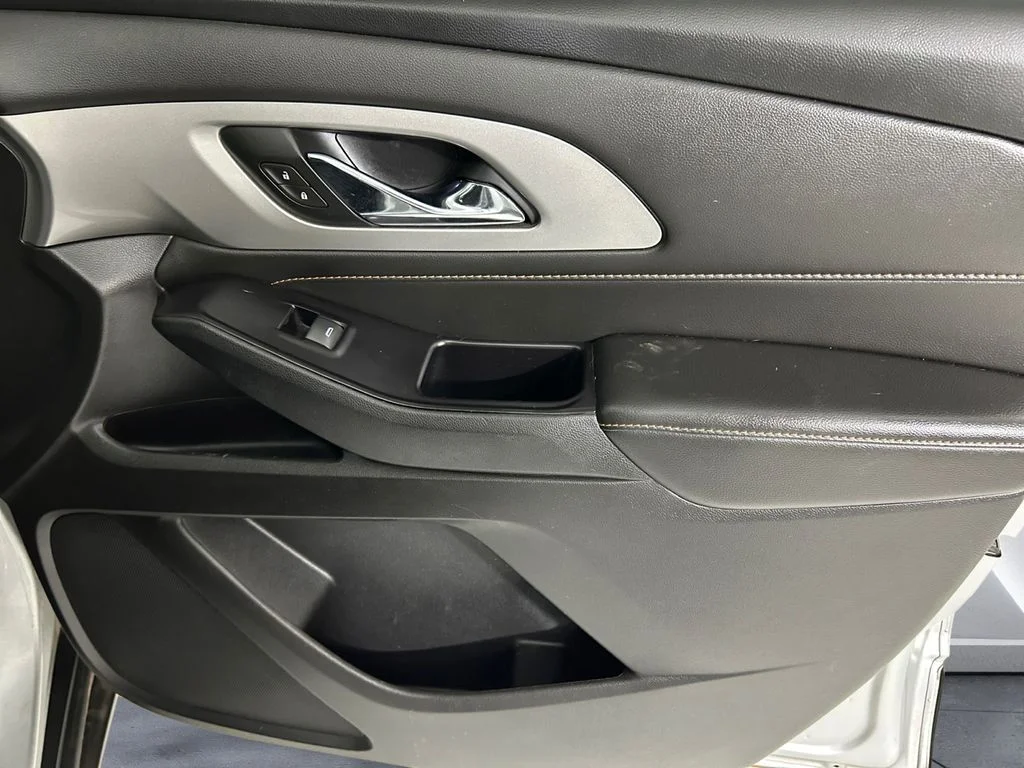 Used 2020 Silver Chevrolet LT image 15