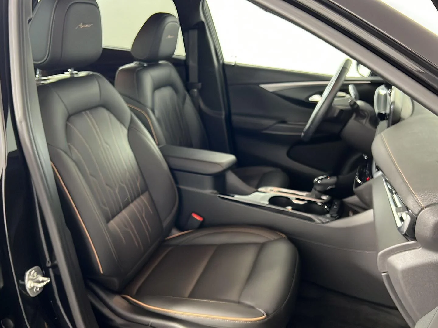 Used 2024 Ebony Twilight Metallic Buick Avenir image 22