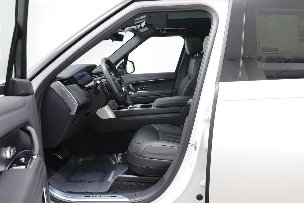 New 2026 Icy White Satin LAND ROVER SE image 6