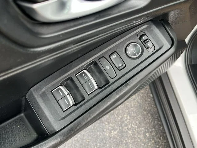 Used 2025  Honda LX image 17